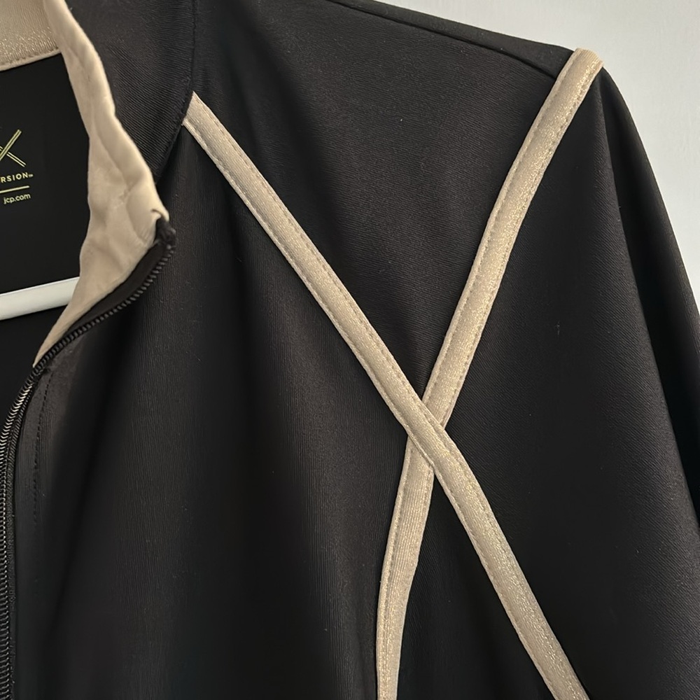 Running jacket or ski layer - Picture 5 of 7